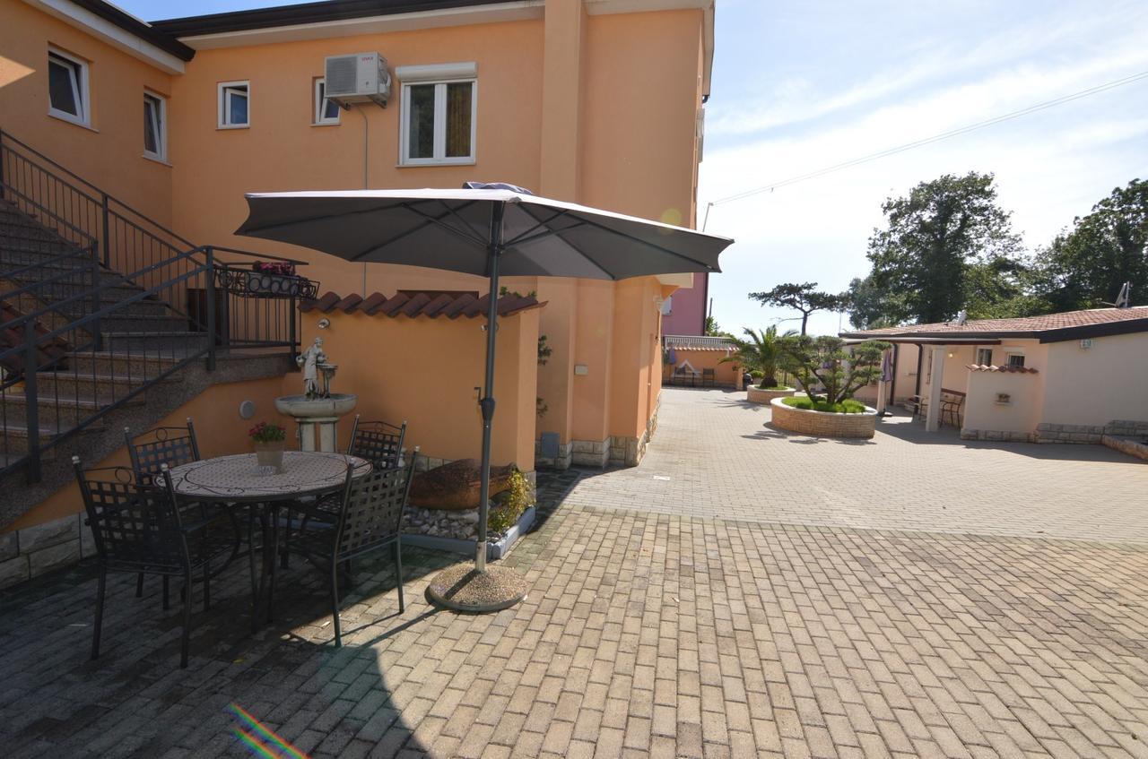 Apartmani Dekovic Materada Porec Esterno foto